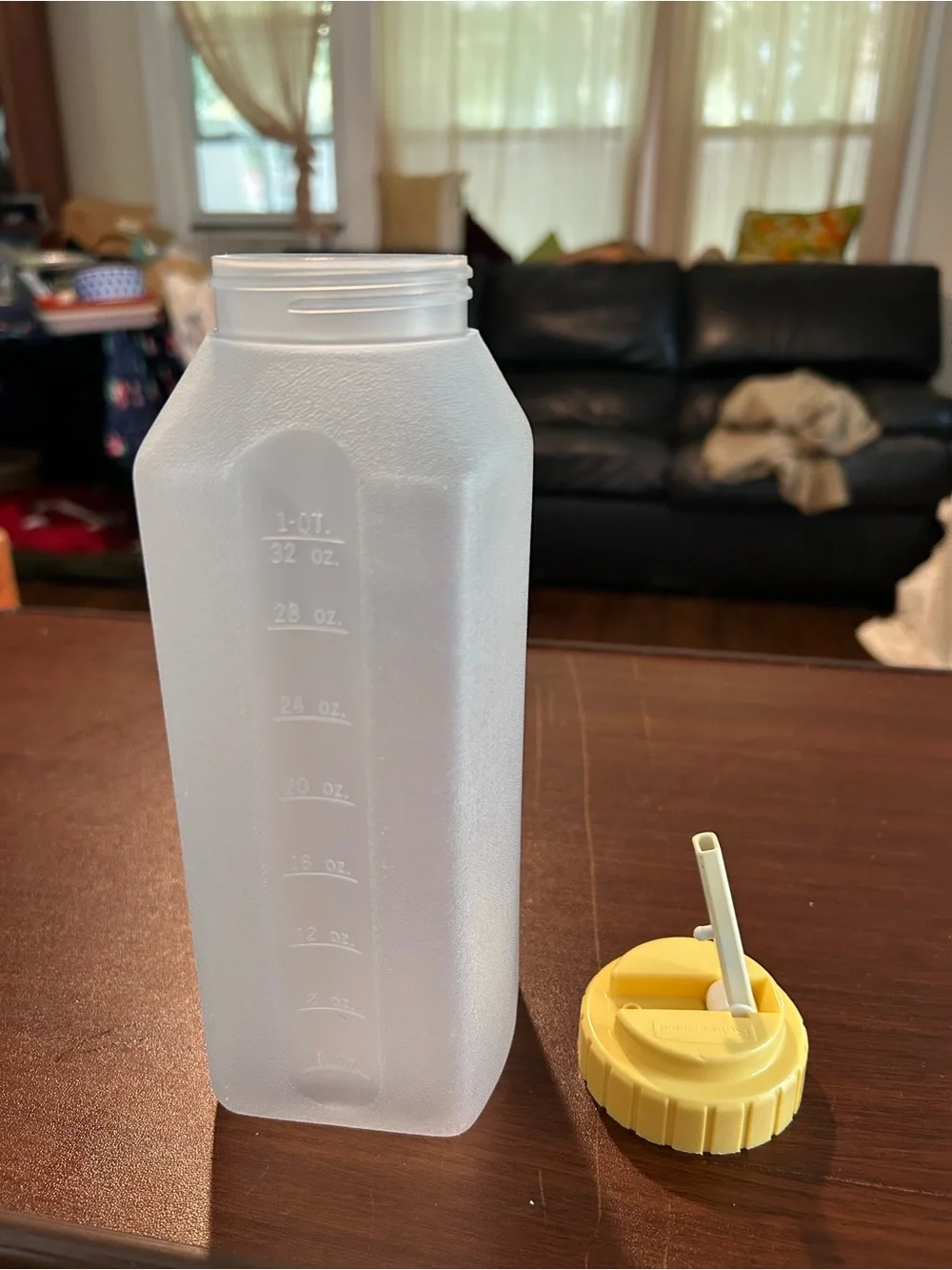 Vintage Rubbermaid 1 quart drink jug with built-in straw and a yellow lid